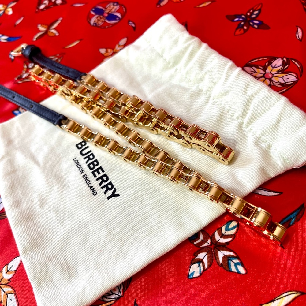 Burberry Black and Gold Chain Belt - Picture 5 of 11